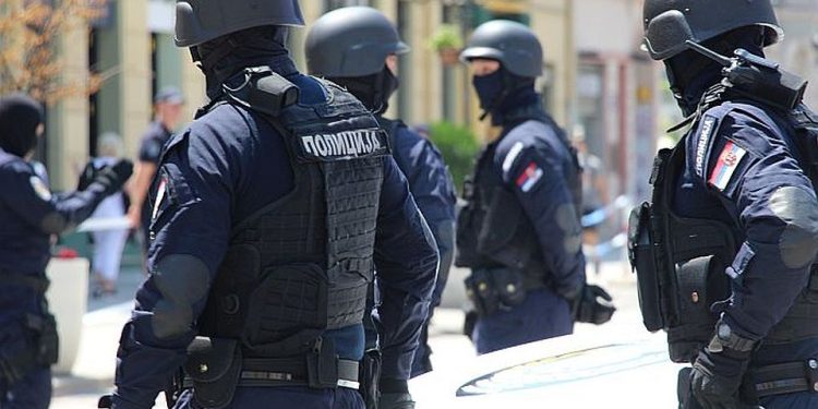 (VIDEO) Pogledajte kako pripadnici Mup-a  u akcijii hapse 14 osumnjičenih za prevare sa kriptovalutama