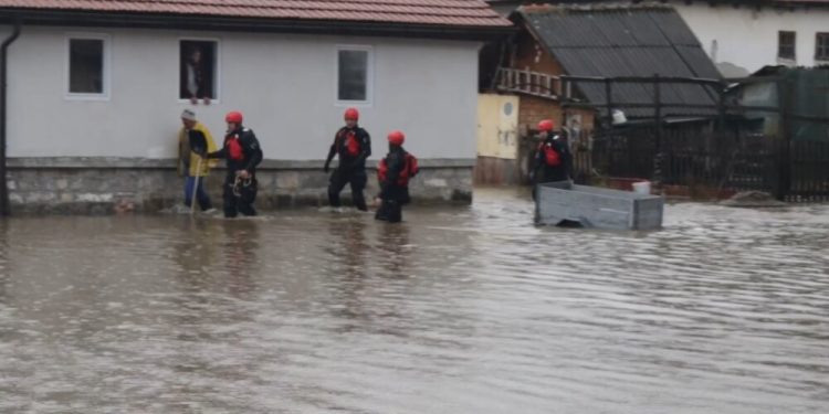 MUP: Evakuisane 68 osobe iz poplavljenih područja u Sandžaku
