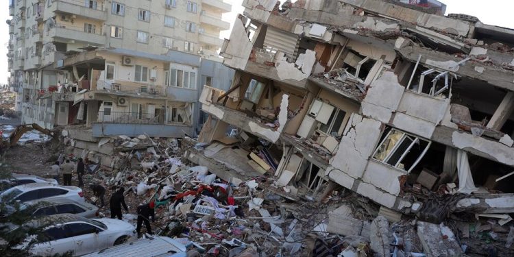 Više od 46.000 ljudi poginulo u zemljotresu u Turskoj i Siriji. Zemljotres uništio oko 345.000 stanova.