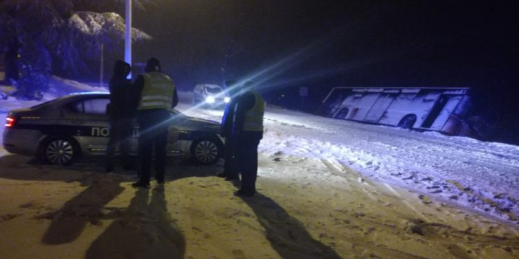 AUTOBUS SLETEO SA PUTA: Nevrijeme pravi haos u Srbiji. VOZAČI OPREZ!!!