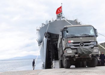 (VIDEO) TURSKA ANGAŽOVALA  VOJSKU U AKCIJI SPAŠAVANJA U ZONI POGOĐENOJ ZEMLJOTRESOM