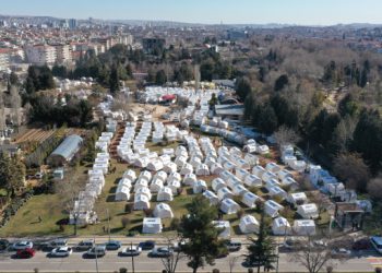 ( VIDEO)Turske vlasti osnivaju šatorske gradove za stotine hiljada građana ugroženih od posledica zemljotresa
