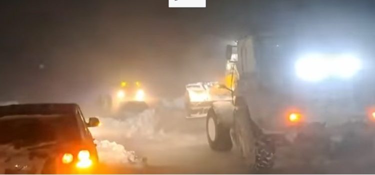 (VIDEO) Evakuacija zavejanih ljudi u mjestu Brnjica na putu Sjenica–Novi Pazar, na Pešteru kolaps, zavejano sve