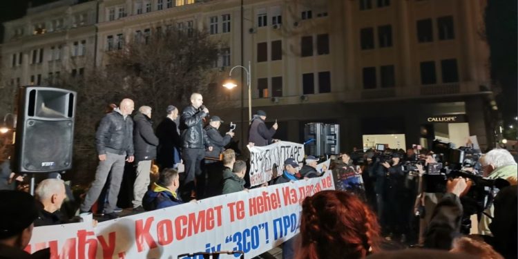 Desničari u Beogradu napravili haos: Nosili zastave Rusije i prijetili smrću Vučiću