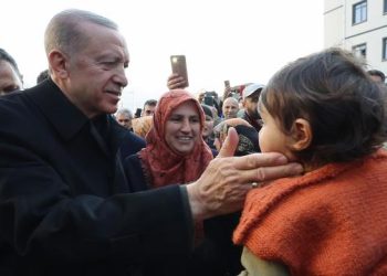 ERDOGAN OBEĆAO: Obnovićemo uništene kuće za godinu dana,nove zgrade neće imati više od tri četiri sprata