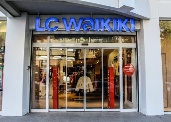 (VIDEO) Novopazarac ispraznio Waikiki. Kupio svu zimsku odjeću i kamionom poslao za Tursku. Ostao anoniman