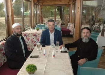 Gradonačelnik Novog Pazara Nihat Biševac sa sveštenicima obe vjere : Naš grad je simbol poštovanja i uvažavanja