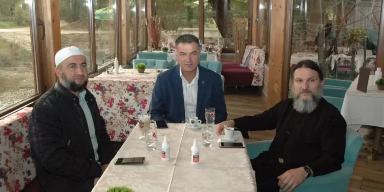 Gradonačelnik Novog Pazara Nihat Biševac sa sveštenicima obe vjere : Naš grad je simbol poštovanja i uvažavanja