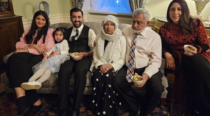 Novi premijer Škotske Humza Yousaf, predvodio namaz prvog dana u službenoj rezidenciji