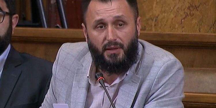 U Tutinu neće niko sa Ugljaninovom SDA koja skoro tri decenije upravlja ovom opštinom. Zaim Redžepović kao spasitelja i slamku spasa za SDA u Tutinu adresirao centralu SPP čiji je on potpredsjednik.