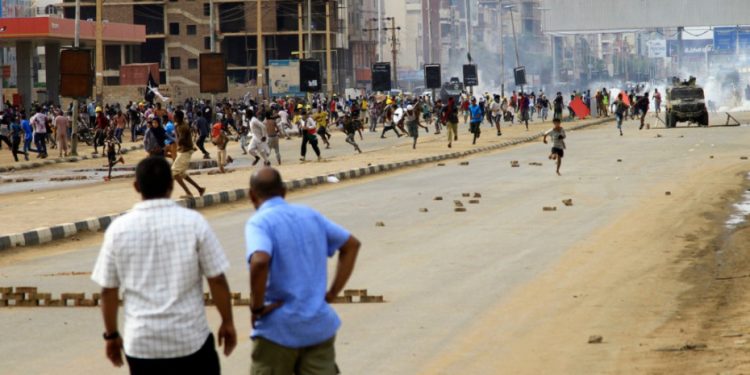 Sukobi u Sudanu: Zbog čega se vode borbe i ko ratuje( VIDEO)
