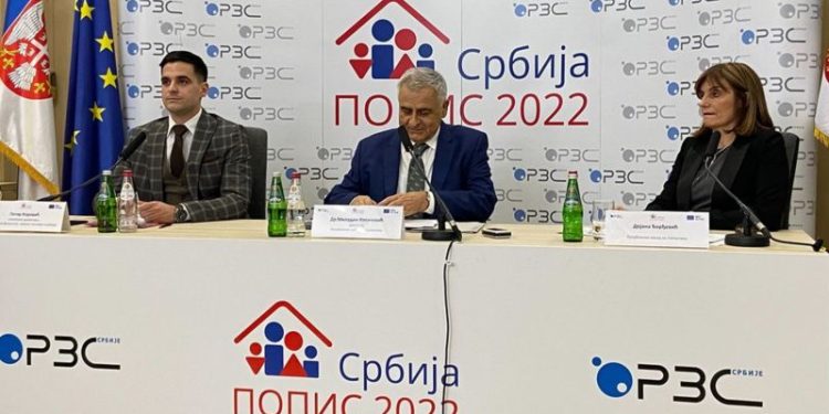 Bošnjaci treći po brojnosti u Srbiji, ako uzmemo u obzir one koji su se izjasnili kao Muslimani, Jugosloveni i neizjašnjeni, sva je prilika da Bošnjka ima više nego Mađara