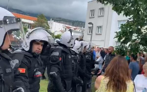 Zbog hapšenja u Crnoj Gori, odloženo saslušanje čelnika službi bezbjednosti .Uhapšen gradonačelnik Budve Milo Božović.