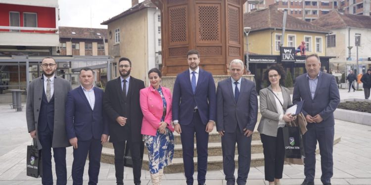 Ministar Đerlek obišao rukovodstvo opštine Tutin a potom i ustanovu Dom za lica ometena u razvoju