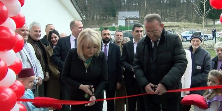 Tutin bogatiji za još jedan vrtić. Predškolsku ustanovu Sunce danas su otvorili ministarka prosvete Slavica Đukić Dejanović i predsednik opštine Tutin Bajro Gegić ( VIDEO)
